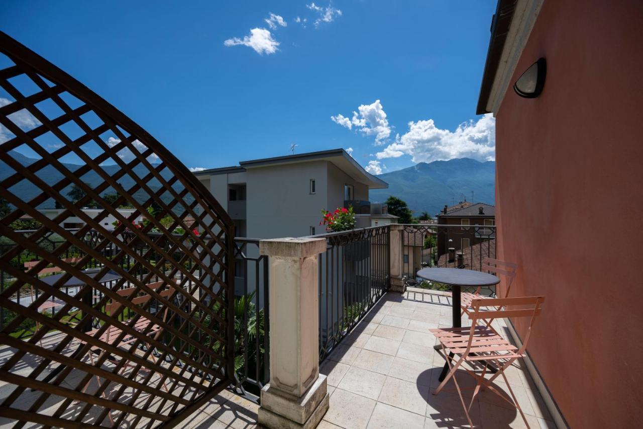 Villa Bellaria ริวาเดลการ์ดา ภายนอก รูปภาพ