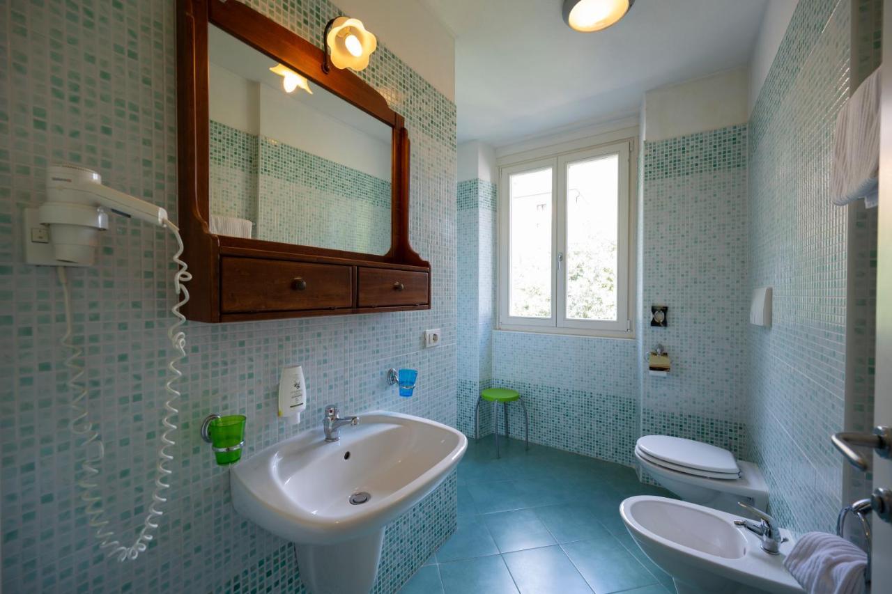 Villa Bellaria ริวาเดลการ์ดา ภายนอก รูปภาพ