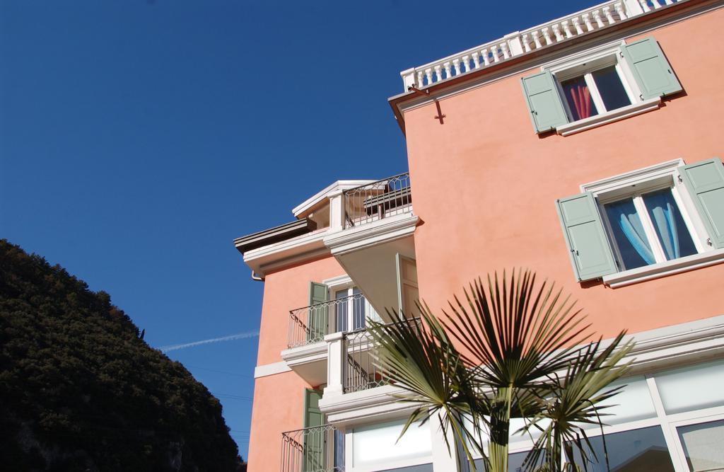 Villa Bellaria ริวาเดลการ์ดา ภายนอก รูปภาพ